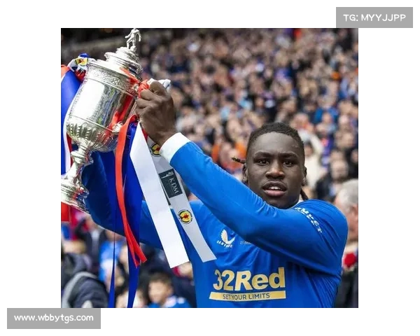 阿贾克斯官方宣布签下日本国脚板仓滉 转会费总额1250万欧元